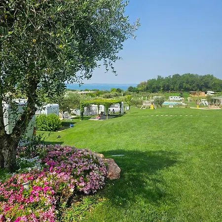 Agricamping Est Garda Rubino * Λατζίζε